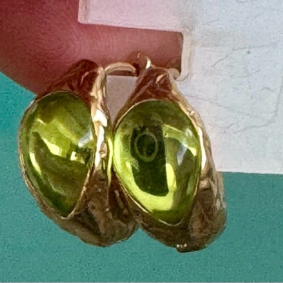 Gold Tone Hoop Earrings With Large Green Stone - Picture 11 of 11